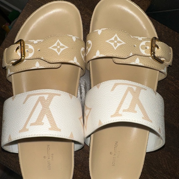 Limited Edition - Louis Vuitton Bom Día Flat Mules in Khaki - Picture 4 of 17